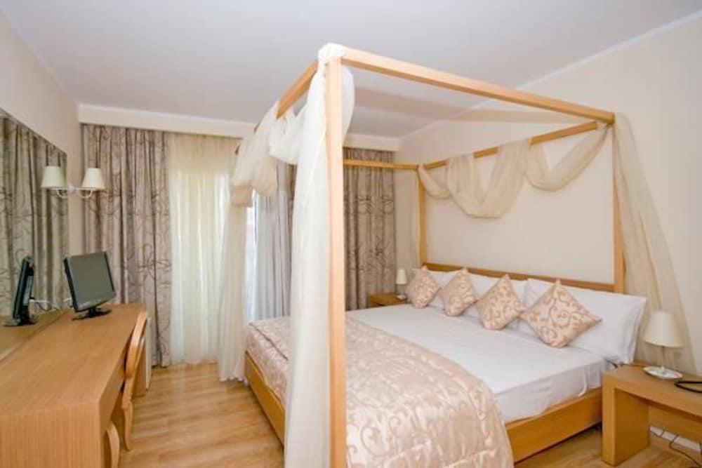Galaxy Beach Resort BW Premier Collection Лаганас Номер фото